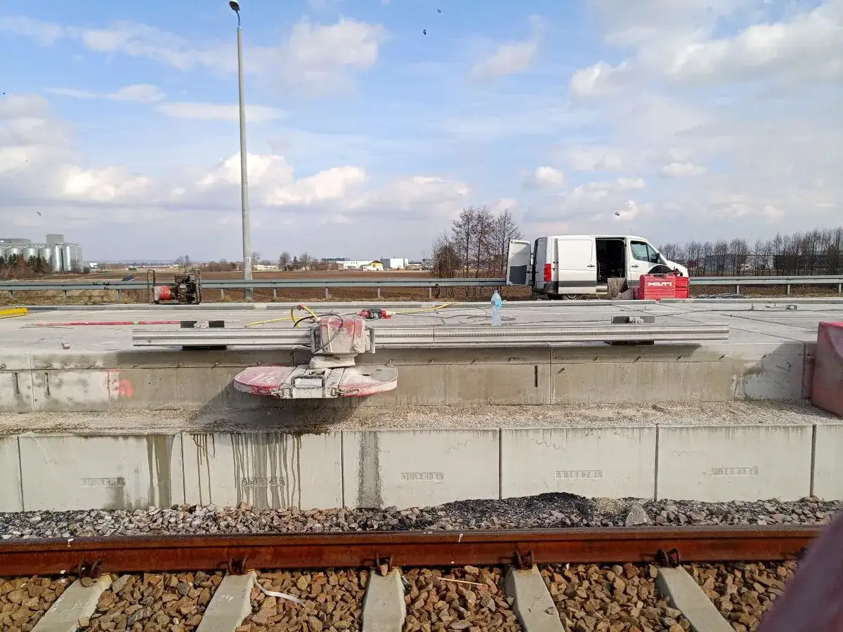 Cięcie betonu zbrojonego cena – ile naprawdę zapłacisz za usługi?