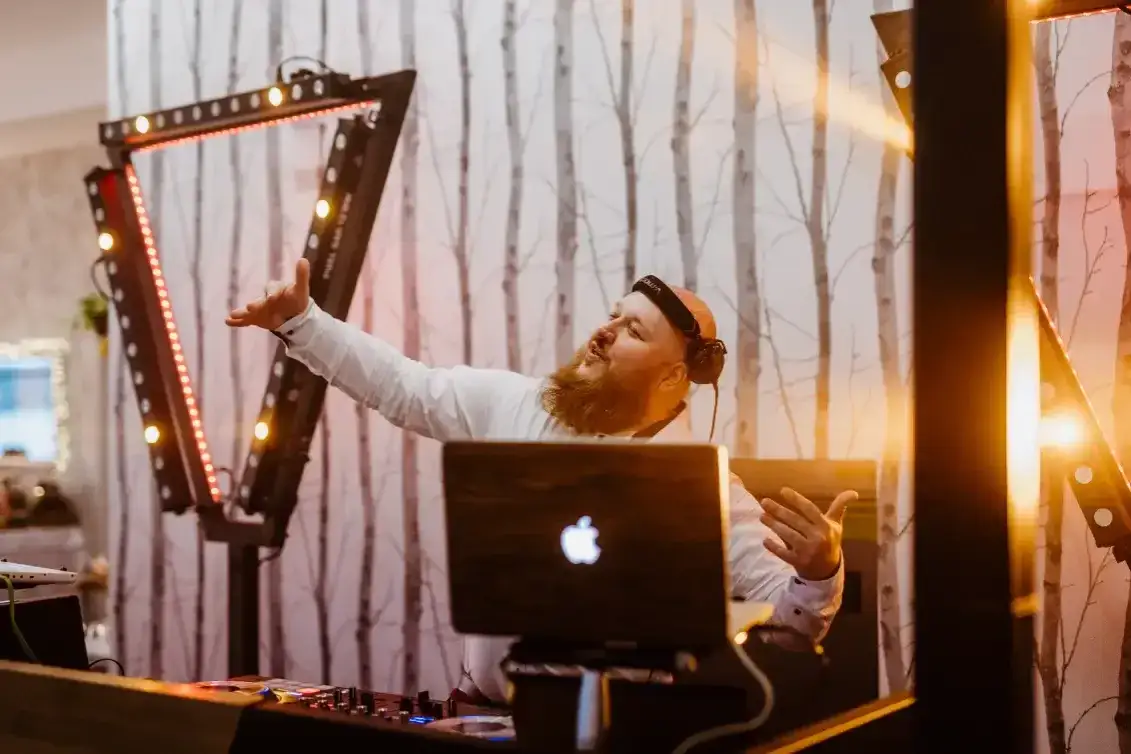Jakie pytania do DJ na wesele, aby uniknąć rozczarowania?