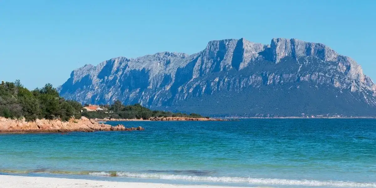 Ile kosztuje prom na Sardynię? Ceny, trasy i ukryte opłaty