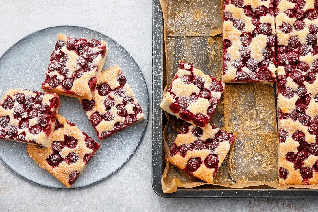 Proste ciasto jogurtowe z wiśniami - pyszny przepis na deser