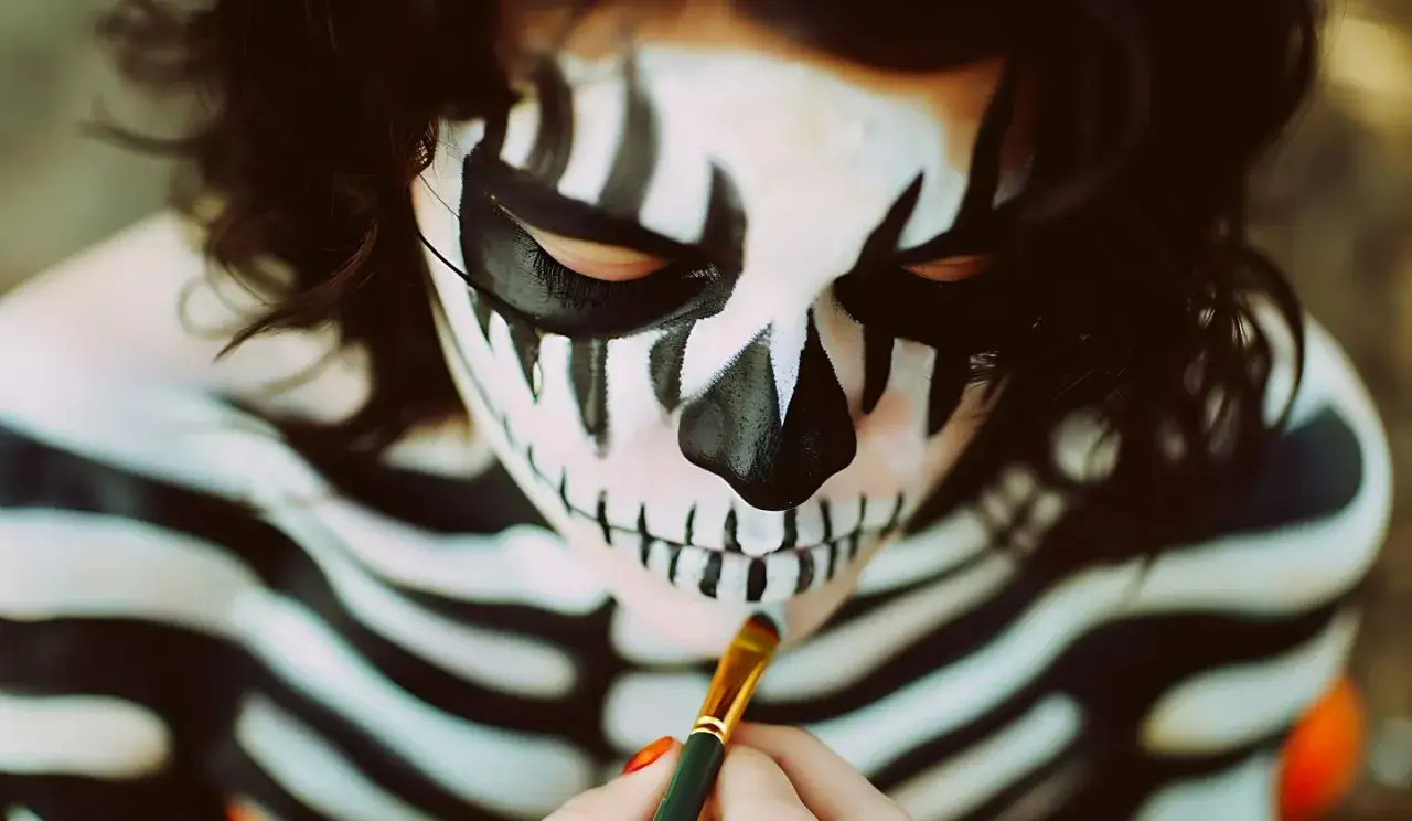 Jak zrobić makijaż szkieleta, który zaskoczy na każdej imprezie Halloweenowej