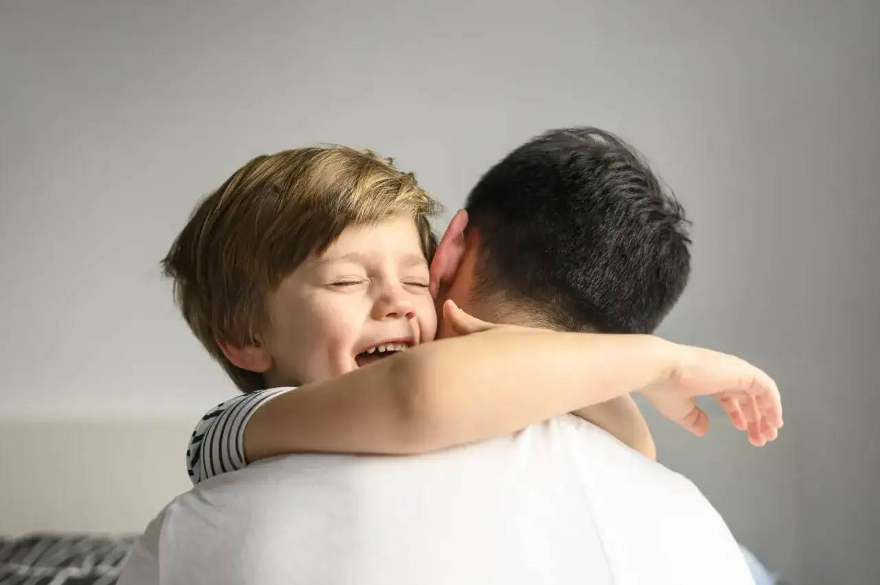 Czy sąd może zmusić dziecko do kontaktów z ojcem? Kluczowe informacje prawne