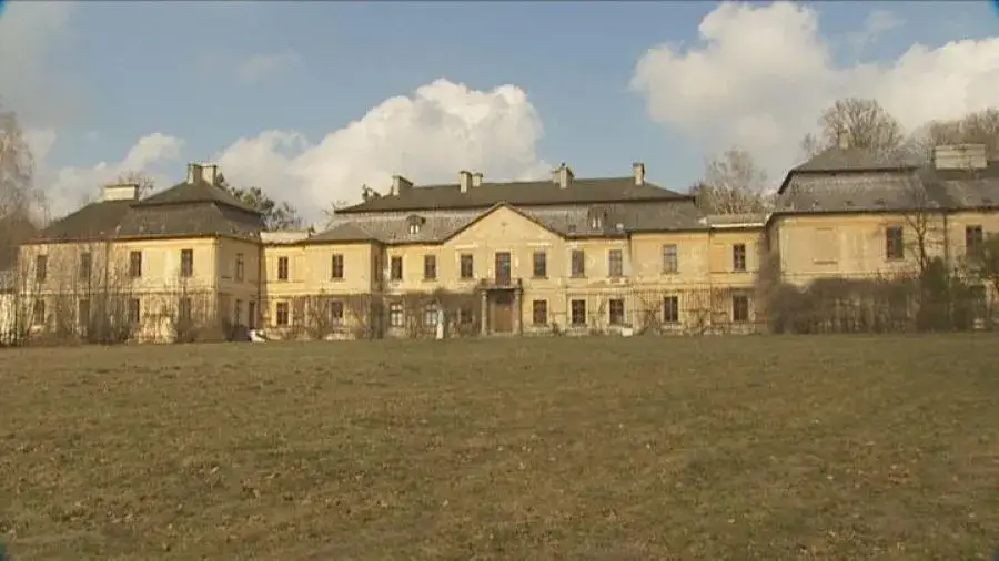 Pałac w Klemensowie: Historia i tajemnice zapomnianego miejsca