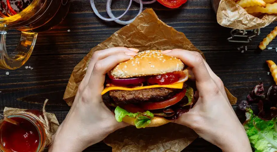 Na czym smażyć burgery, aby uzyskać idealny smak i teksturę?