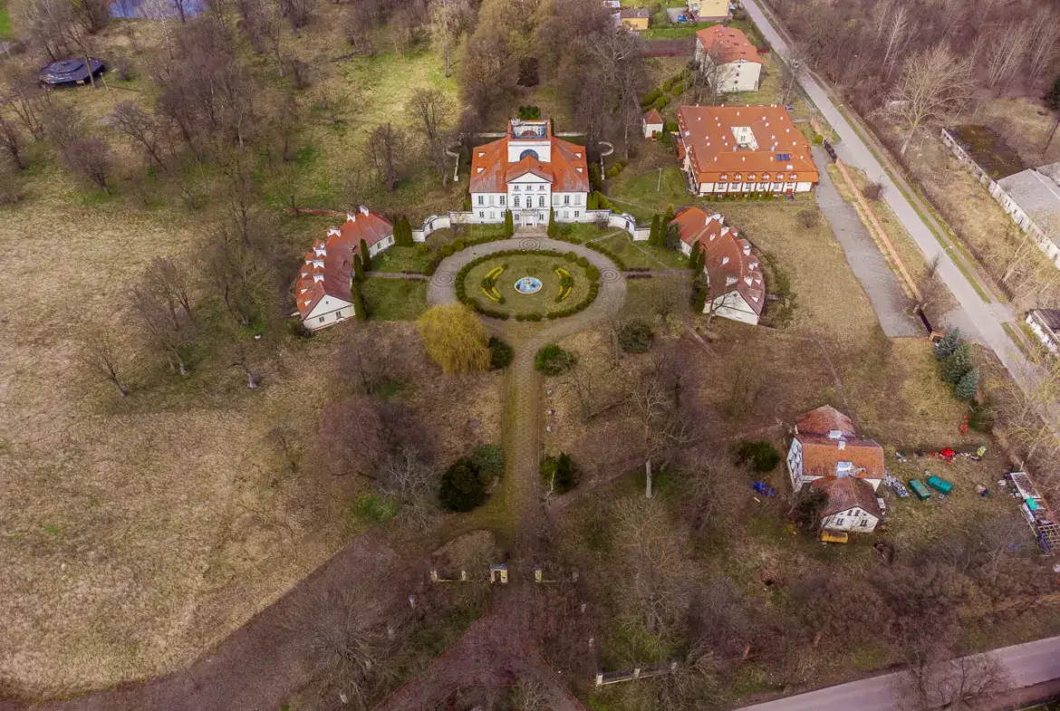 Pałac Ossolińskich: fascynująca historia XVII-wiecznej rezydencji magnackiej