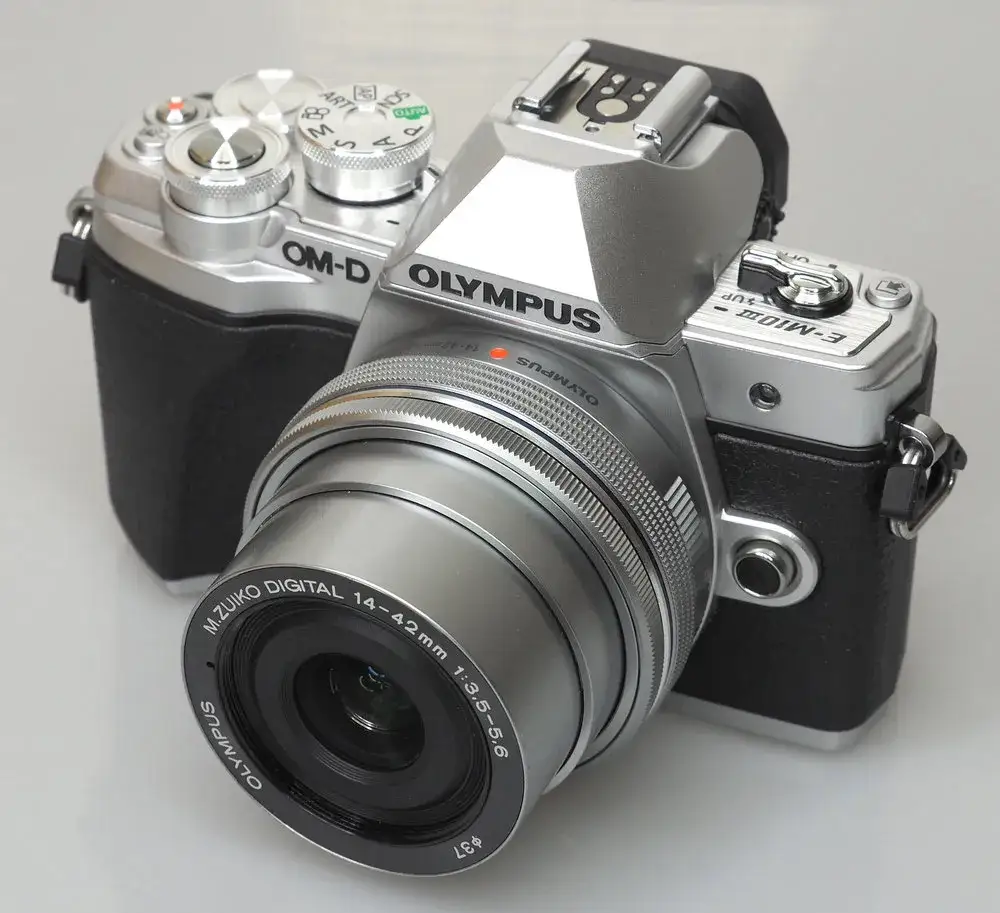 Najlepsze obiektywy do Olympus OM-D E-M10 Mark III - porównanie