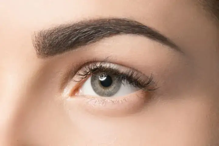 Jaką maść stosować na brwi po makijażu permanentnym, aby przyspieszyć gojenie?