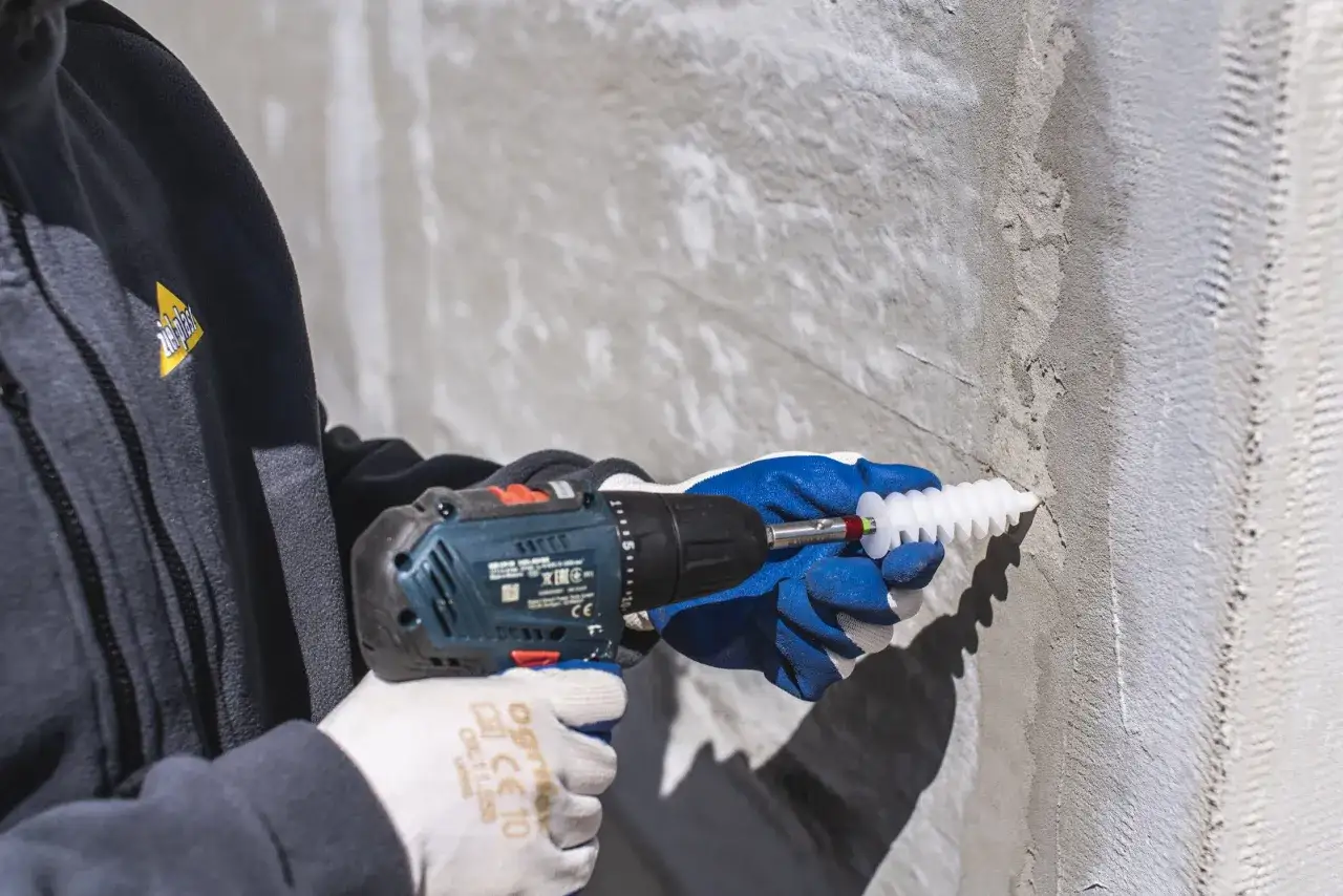 Jak zawiesić lampki na elewacji - proste metody i pomysły na dekorację