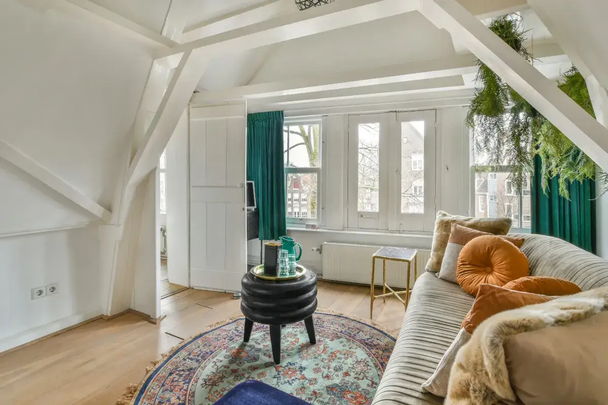 Jak urządzić mieszkanie na poddaszu: praktyczne porady i inspiracje