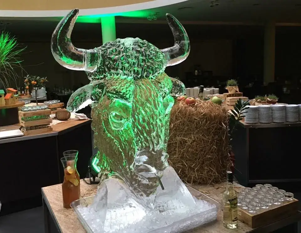 Rzeźby lodowe: Jak wykorzystać je w wyjątkowych wydarzeniach?