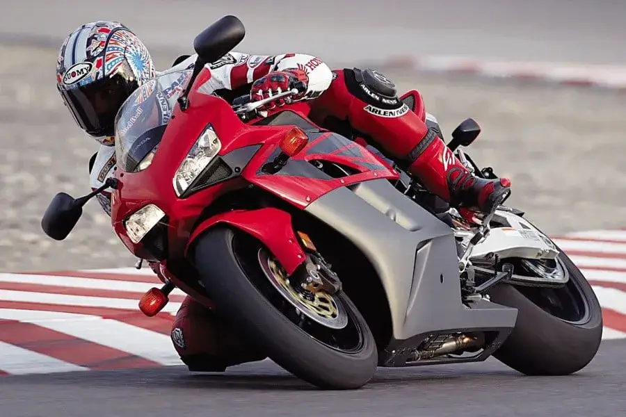Honda CBR 1000RR ile koni - moc, osiągi i porównania z innymi modelami