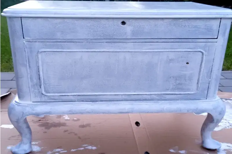 Jak malować meble wałkiem bez smug - unikaj błędów i ciesz się efektem