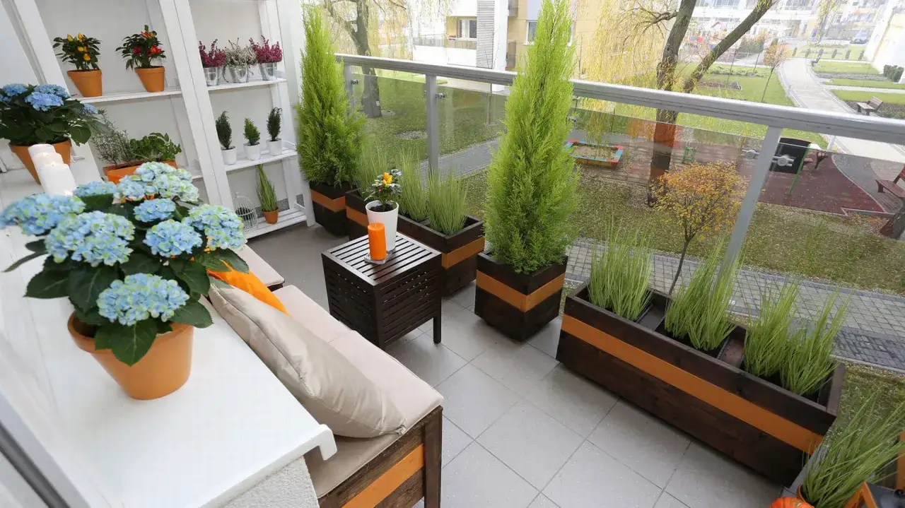 Jak zrobić stylowy taras z balkonu bez kosztownych przeróbek krok po kroku