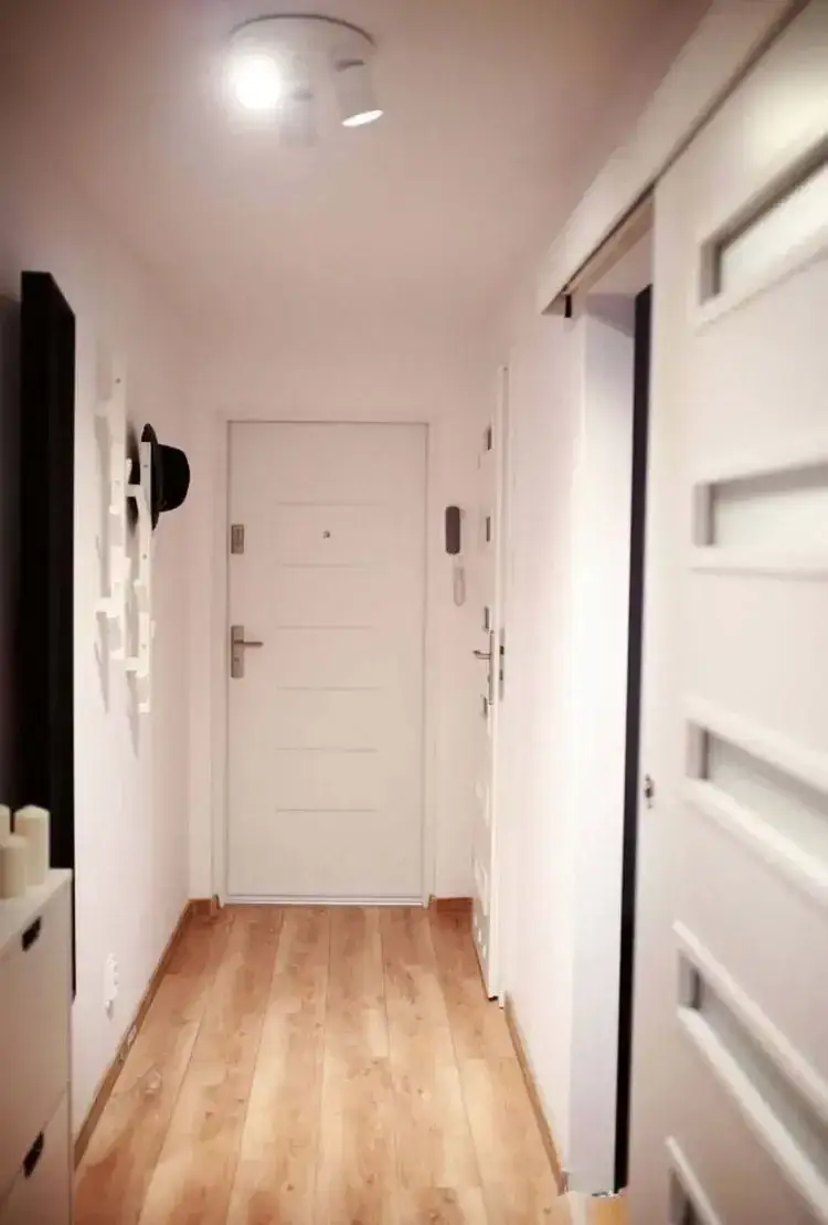 Jak urządzić wąski przedpokój, aby nie stracić cennej przestrzeni