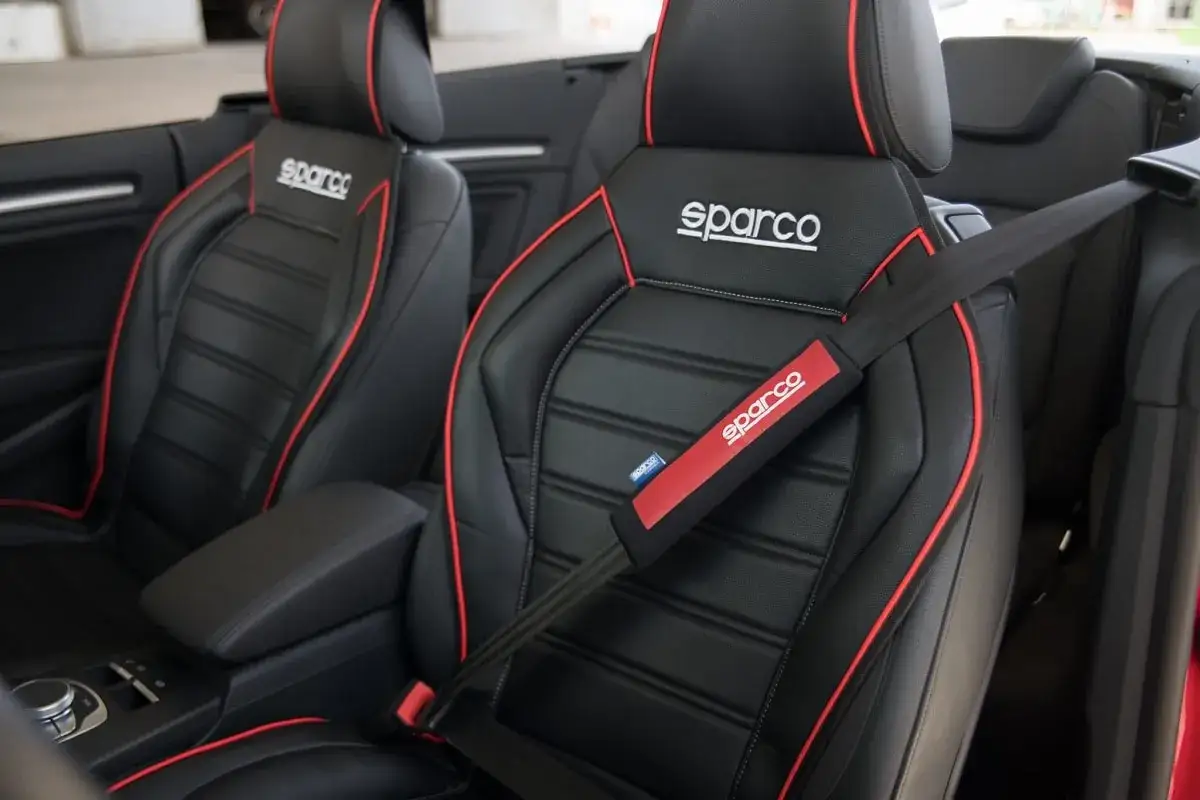 Pokrowce na pasy bezpieczeństwa - komfort i styl w każdym samochodzie