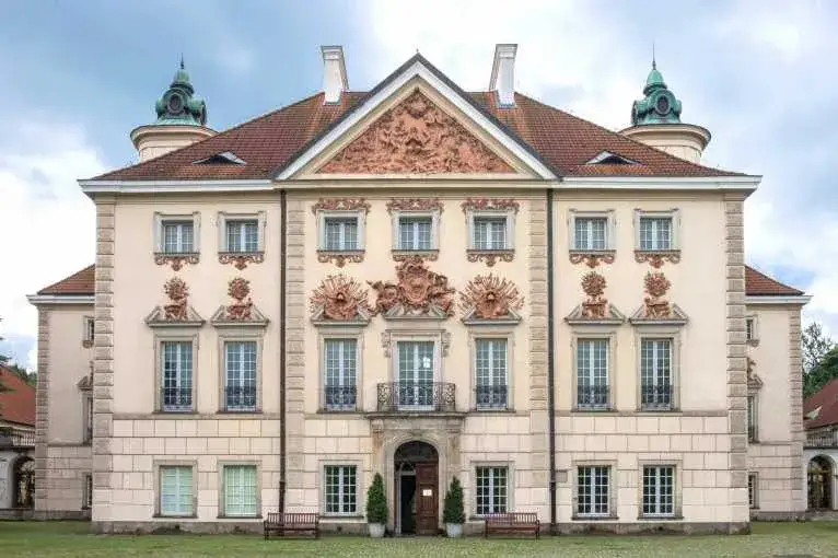 Pałac w Otwocku Wielkim godziny otwarcia - nie przegap ważnych szczegółów
