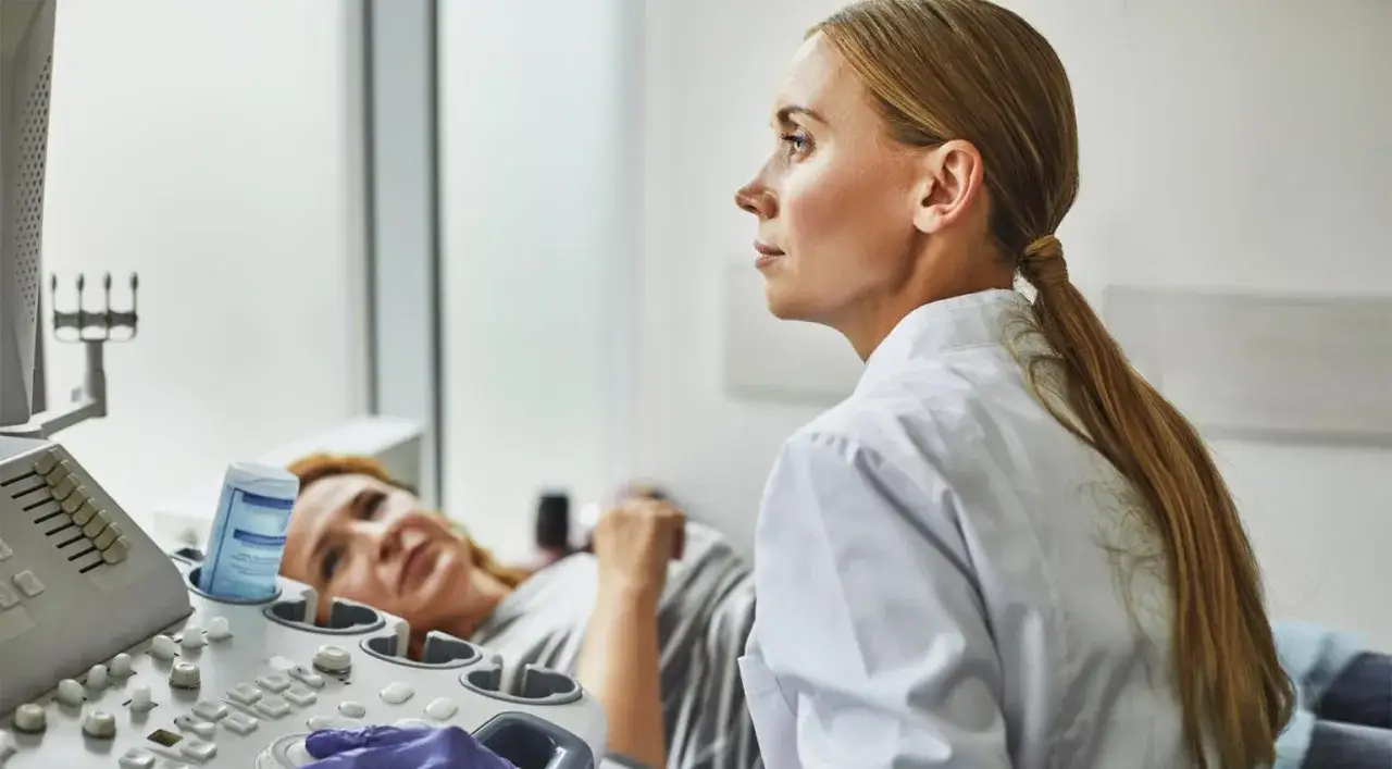 Czy ginekolog wykryje ciążę przy zwykłym badaniu? Sprawdź, co musisz wiedzieć