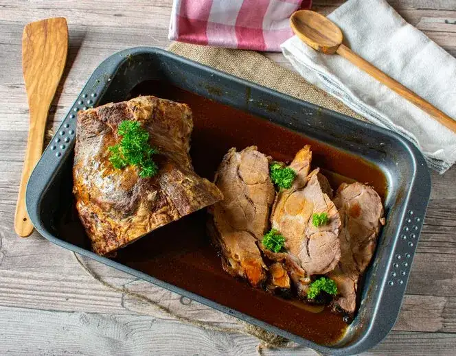 Jak upiec schab karkowy w piekarniku, aby zawsze był soczysty?