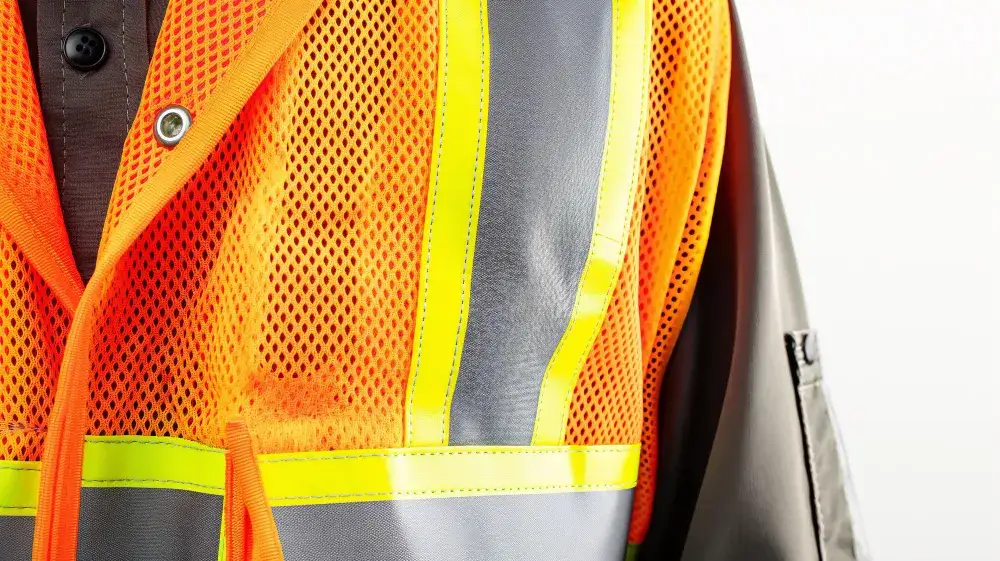 Czy w terenie zabudowanym trzeba mieć odblaski? Oto prawda o przepisach