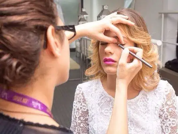 Jak zrobić makijaż Violetty, aby wyglądać jak w ulubionym serialu?