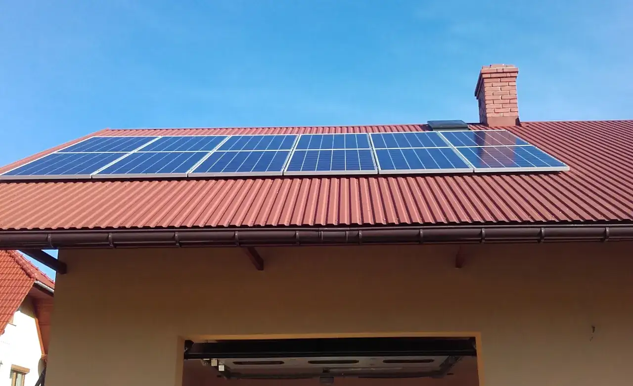 Fotowoltaika 4 kW ile kosztuje? Sprawdź koszty, oszczędności i dotacje!