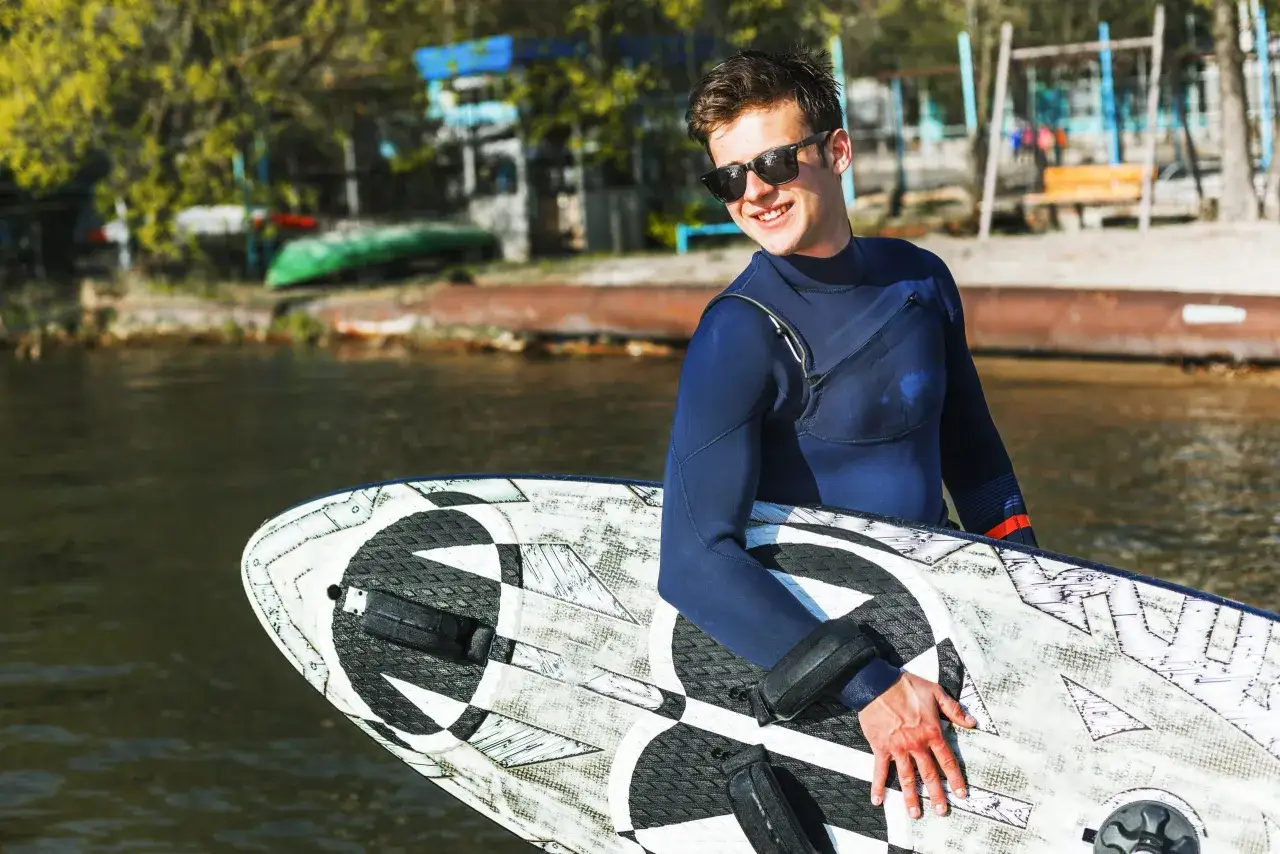 Jak dobrać deskę do kitesurfingu, aby uniknąć kosztownych błędów