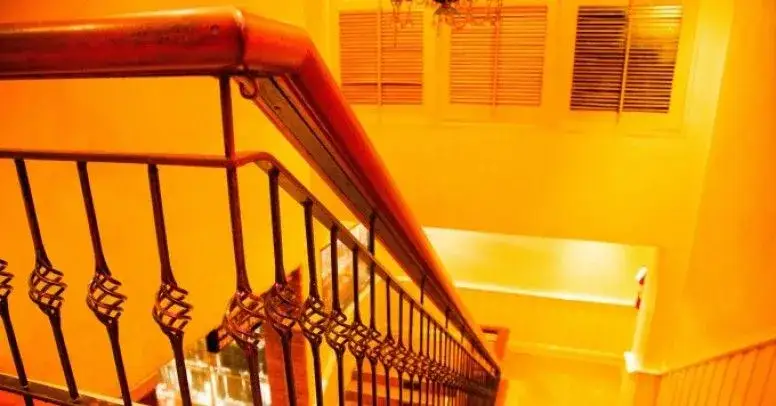 Jak wnieść ciężar po schodach bez ryzyka kontuzji i zmęczenia