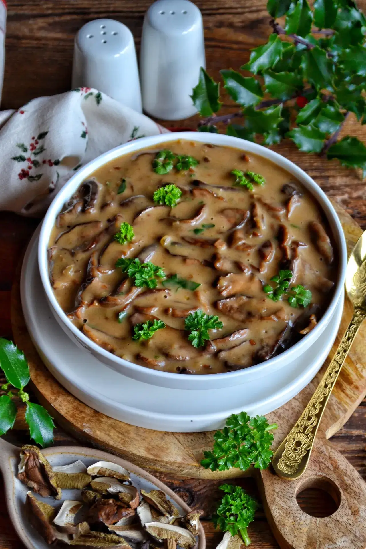 Jak zrobić sos grzybowy z suszonych grzybów - prosty przepis krok po kroku