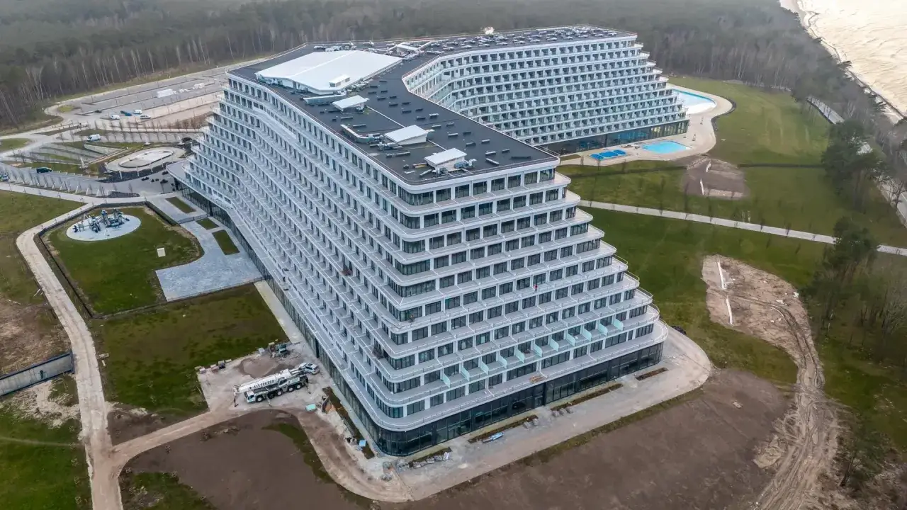 Ile pokoi ma hotel Gołębiewski w Pobierowie? Sprawdź to teraz!