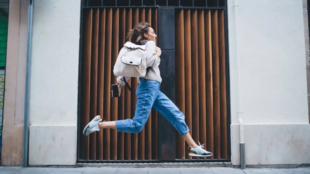 Co to są sneakersy damskie i dlaczego powinny znaleźć się w każdej szafie