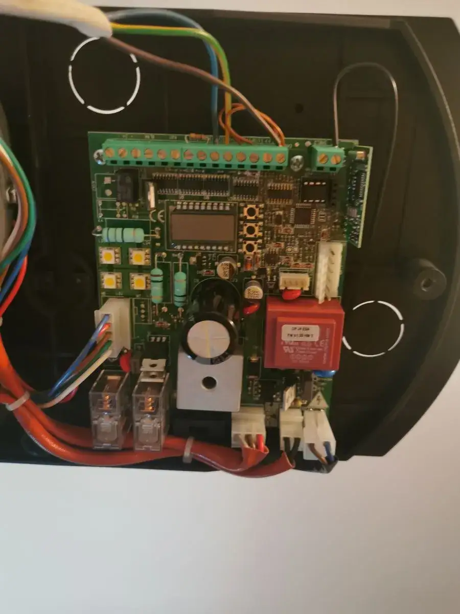 Jak zwiększyć zasięg pilota do bramy FAAC i uniknąć problemów z sygnałem