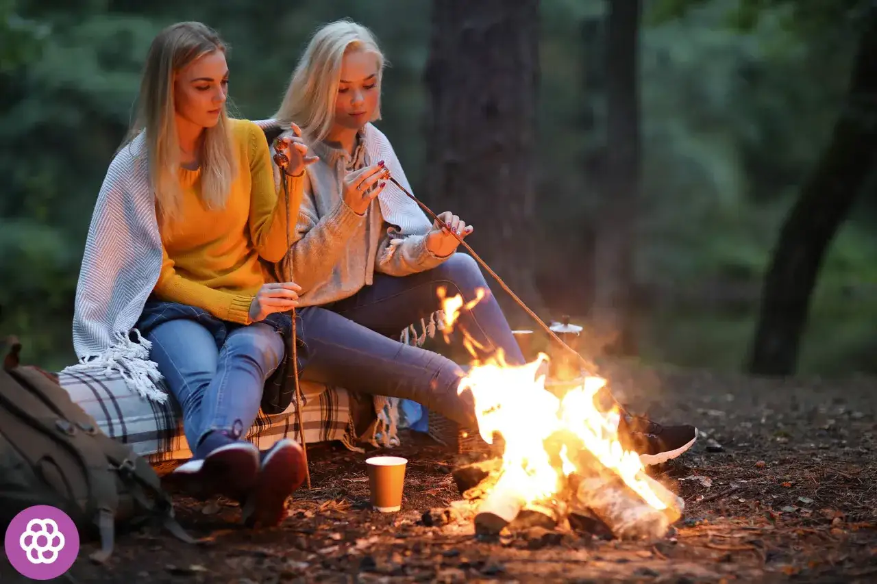 Stylizacje na ognisko: modne i wygodne propozycje na każdą porę roku