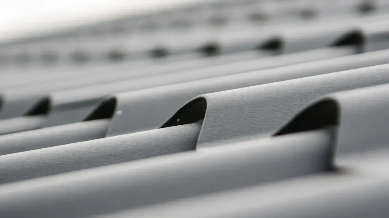 Czym pokryć dach altany? Poznaj najlepsze materiały i ich koszty