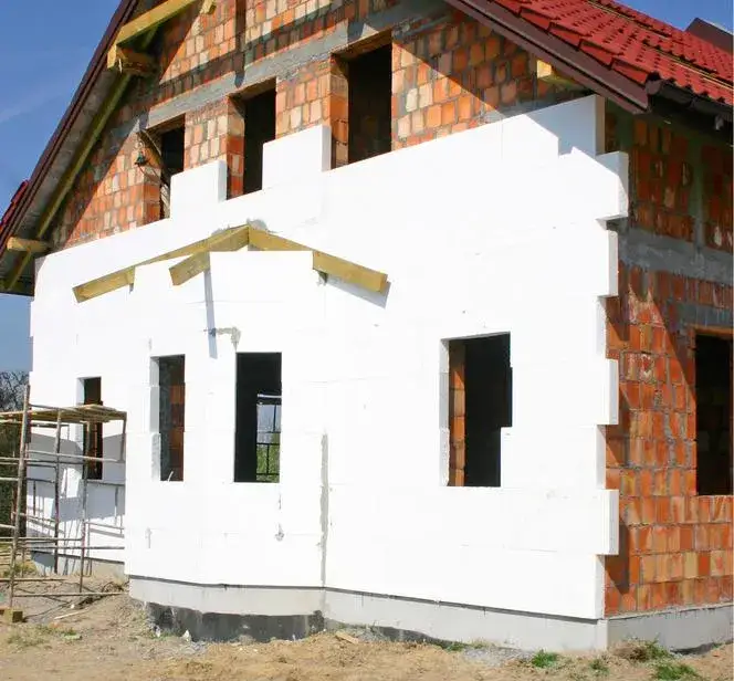 Ile naprawdę kosztuje położenie styropianu na elewacji? Sprawdź, jak uniknąć nadpłat!