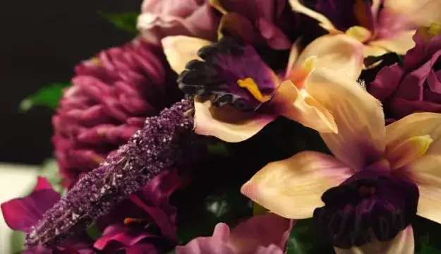 Jak zrobić wieniec na cmentarz – piękny i trwały sposób na pamięć