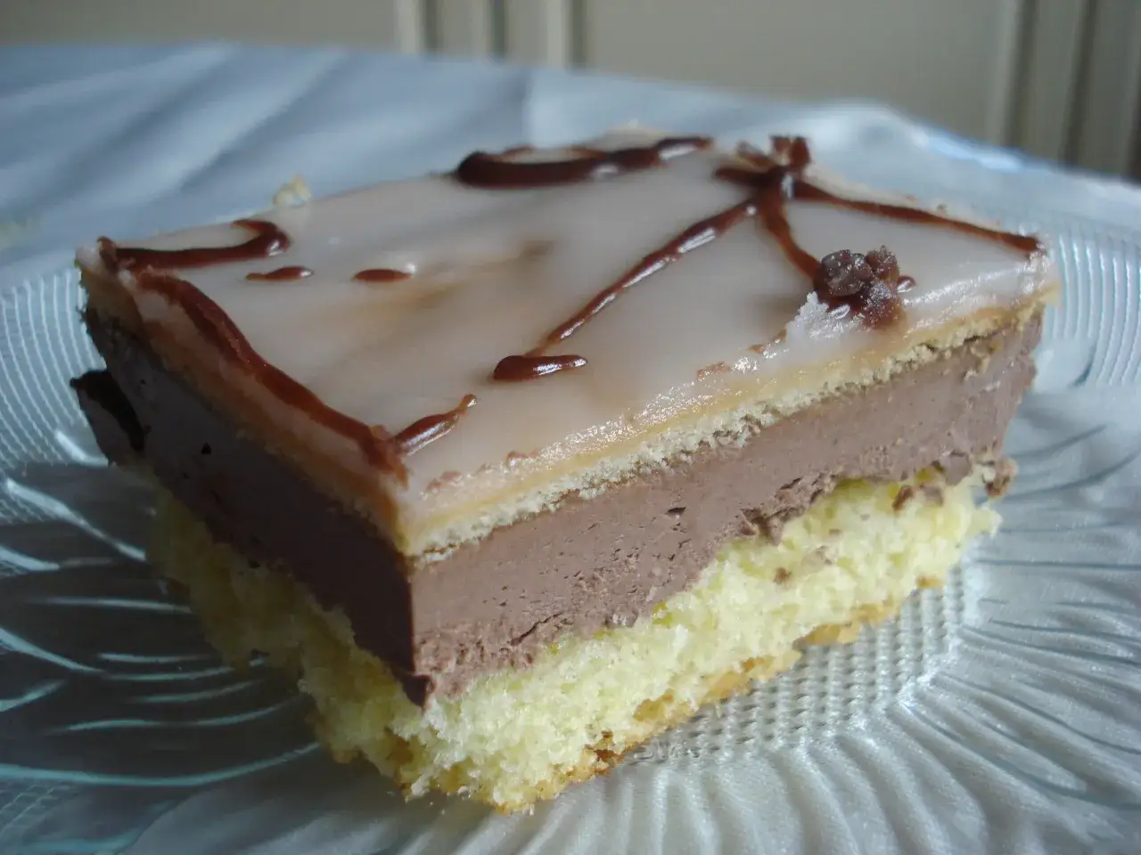 Przepis na ciasto z rumem – wilgotne i aromatyczne wypieki, które zaskoczą