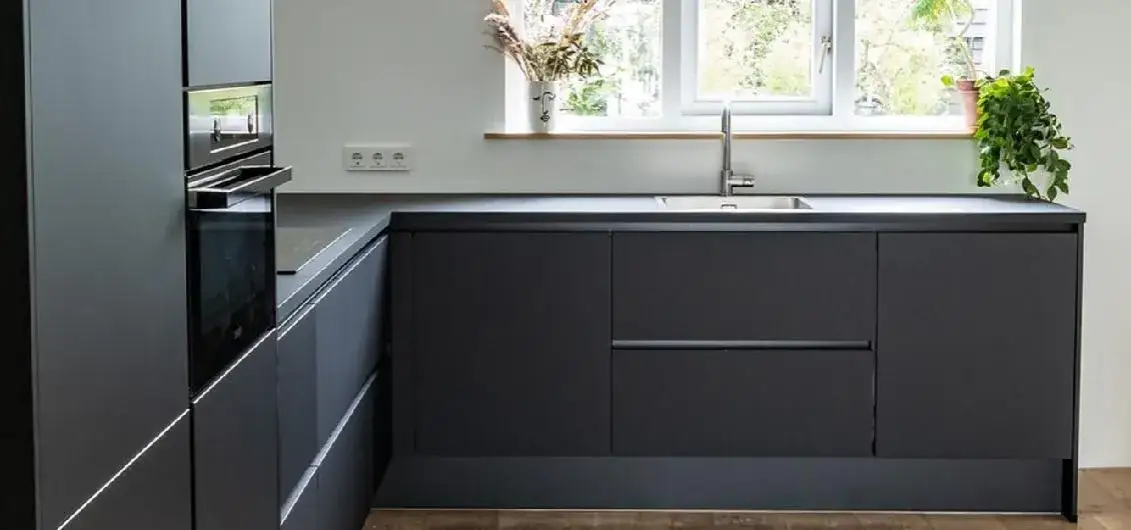 Jaki blat do szarych mebli - idealne kolory i materiały do kuchni