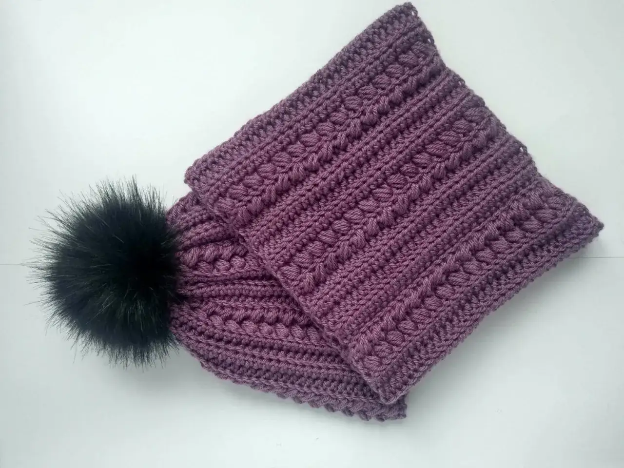 Jak ozdobić czapkę zimową: 8 prostych sposobów na unikatowy look