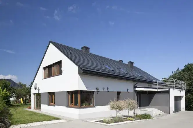 Ile kosztuje budowa domu z poddaszem? Prawdziwe koszty, które cię zaskoczą!