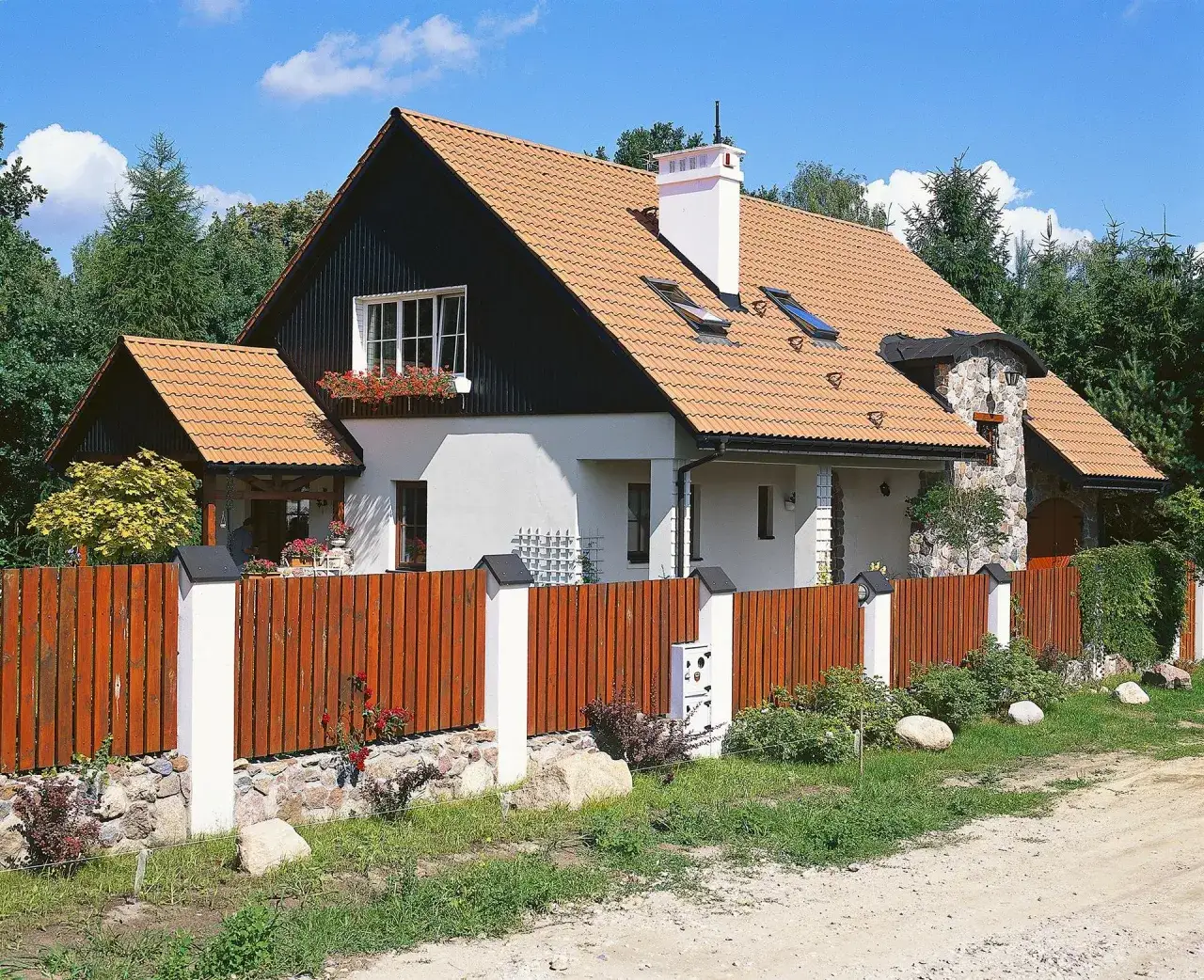 Jak ocieplić dom drewniany wełną mineralną i uniknąć błędów