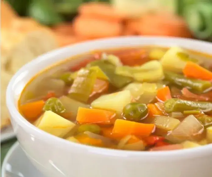 Czym doprawić zupę jarzynową, aby uzyskać wyjątkowy smak?
