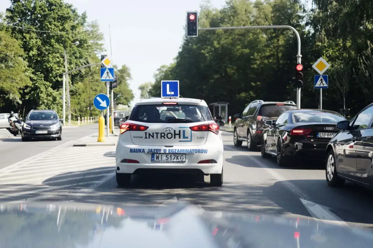 Ile kosztuje kurs na prawo jazdy? Ceny, które zaskoczą każdego