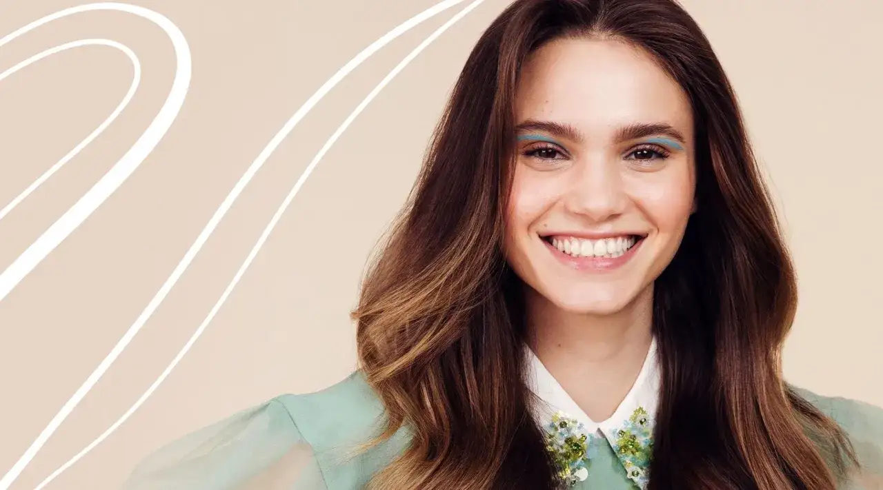 Idealne fryzury do podłużnej twarzy, które podkreślą Twoją urodę