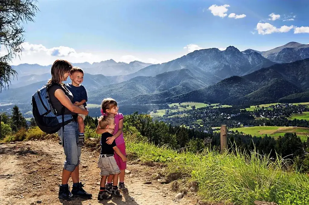 Gdzie w góry z 2-letnim dzieckiem? Bezpieczne i rodzinne miejsca na wycieczkę