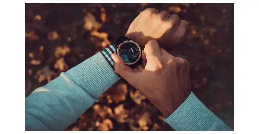 Na której ręce nosi się zegarek damski? Odkryj najlepsze praktyki