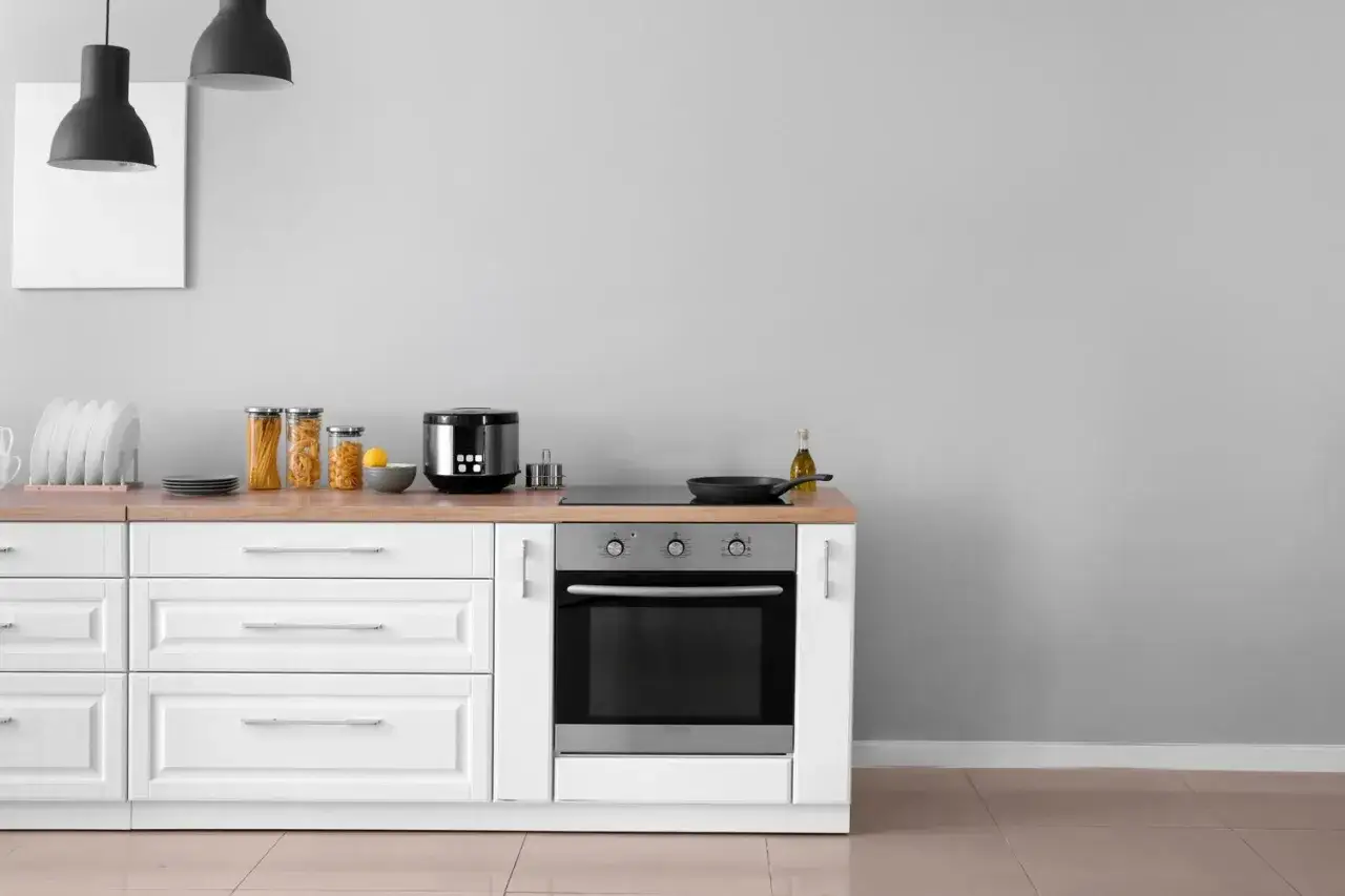 Jak usunąć okleinę z mebli kuchennych bez uszkadzania powierzchni