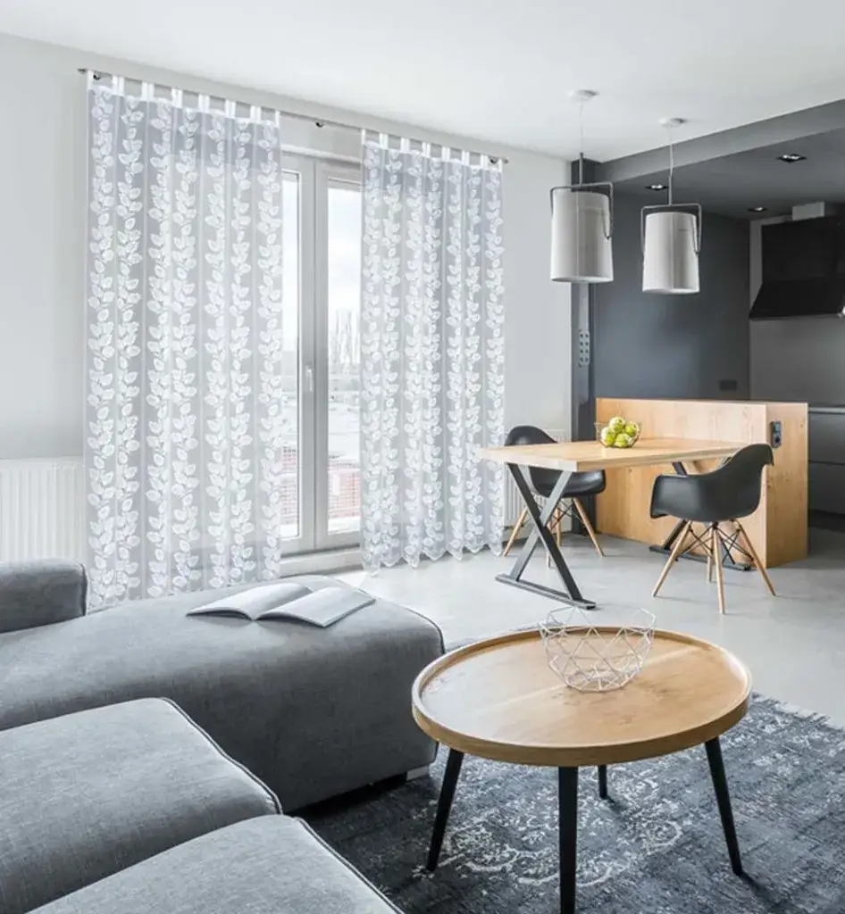 Jak dobrać firanki do okna, aby uniknąć błędów w aranżacji