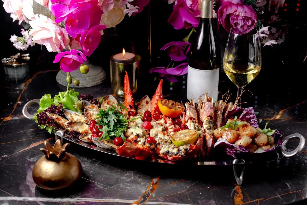 Świat rozrywki na talerzu: co jedzą uczestnicy między rozgrywkami