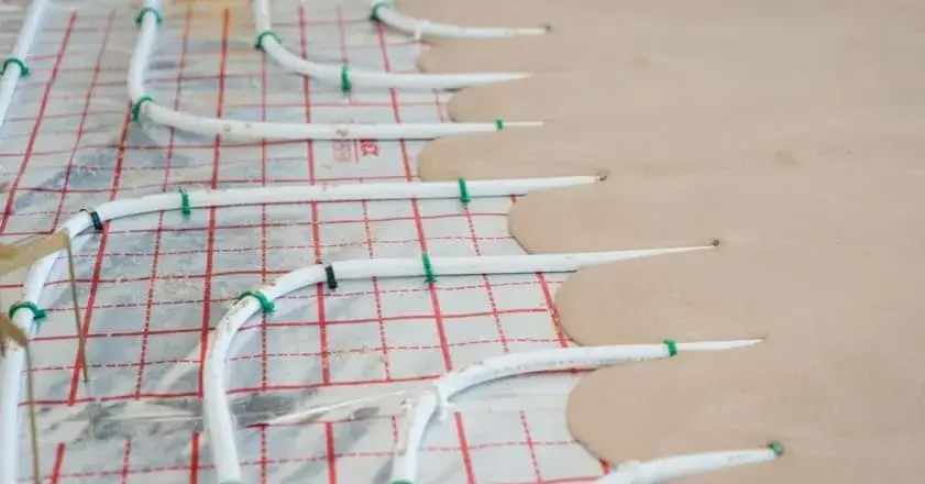 Zbrojenie wylewki pod ogrzewanie podłogowe – uniknij kosztownych błędów