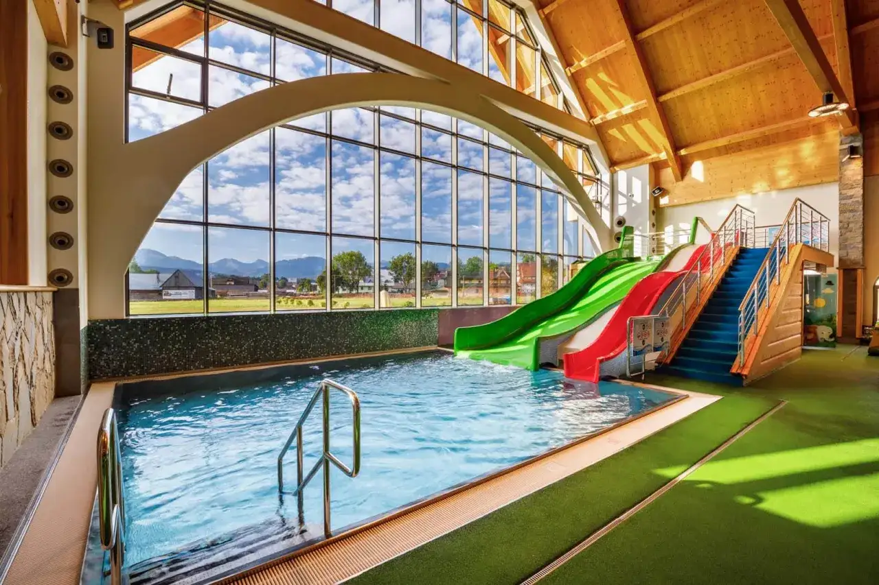 Termy Chochołowskie czy Bania dla dzieci: Porównanie atrakcji